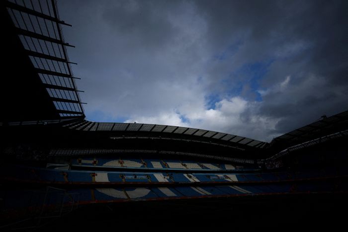  Án phạt dành cho Man City chưa được quyết định, trong khi nguy cơ pháp lý ngoài phạm vi bóng đá bắt đầu được nhắc tới. 