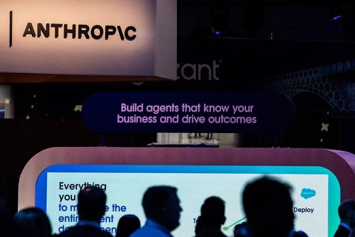  Khách tham quan gian hàng của Anthropic tại hội nghị công nghệ Dreamforce 2026 ở San Francisco, Mỹ, ngày 17/9. Ảnh: Reuters. 