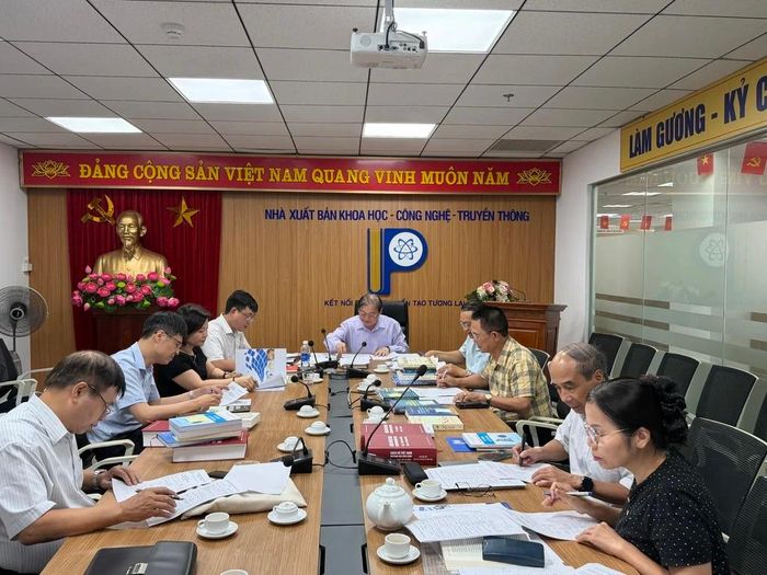  Hội đồng Chung khảo Giải thưởng Sách Khoa học, Công nghệ, Đổi mới sáng tạo và Chuyển đổi số năm 2026 tiến hành đánh giá, lựa chọn các tác phẩm tiêu biểu. Ảnh: Cổng TT Bộ KH&CN. 