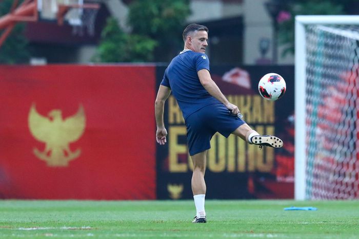  HLV John Herdman từng dự 2 kỳ World Cup nữ và 1 World Cup nam cùng 2 kỳ Olympic khác. Ông được kỳ vọng dẫn dắt lực lượng nhập tịch rất mạnh của bóng đá Indonesia tới kỷ nguyên vinh quang mới, trước mắt là mục tiêu vô địch FIFA ASEAN Cup lần này. 