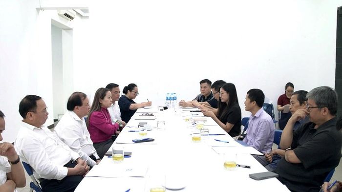 Quang cảnh cuộc họp