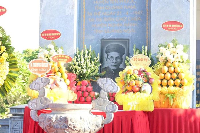 Khu mộ cụ Huỳnh Thúc Kháng trên núi Thiên Ấn, phường Trương Quang Trọng