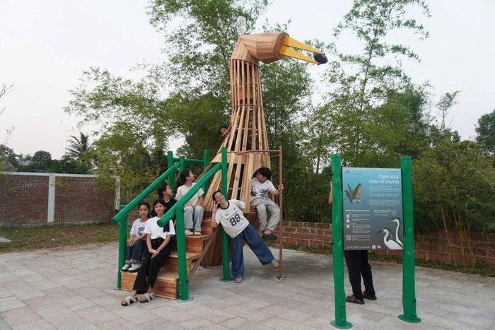 Mô hình “Trạm nghe chim kể chuyện” khu vực Sông Đầm, thông qua việc ứng dụng trí tuệ nhân tạo (AI) người dân, du khách có thể tiếp cận những hình ảnh sinh động về các loài chim