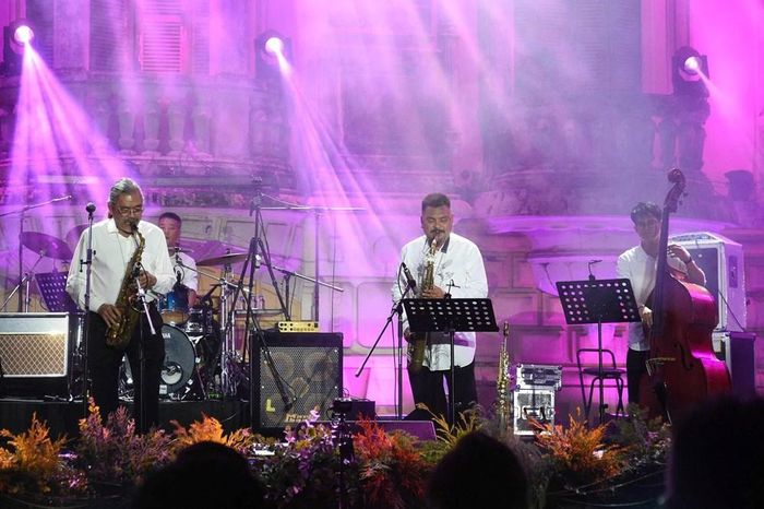 Cha con NSƯT Quyền Văn Minh - Quyền Thiện Đắc cùng biểu diễn trên sân khấu "Hanoi Jazztival 2026"