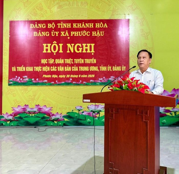Phó Bí thư Thường trực Đảng ủy xã Nguyễn Văn Duy chủ trì và phát biểu tại Hội nghị