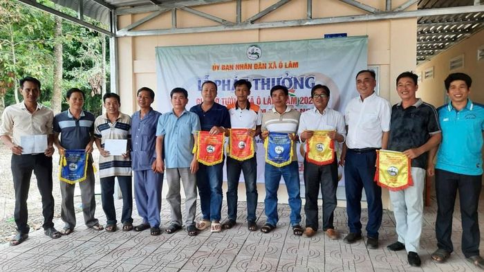 Trao giải Nhất, Nhì, Ba và Khuyến khích cho các kỳ thủ