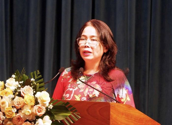 Bà Đỗ Thị Diệu Hạnh, Giám đốc Sở VHTTDL Gia Lai đã trình bày nội dung tờ trình Nghị quyết Quy định chính sách hỗ trợ thu hút khách du lịch quốc tế qua các chuyến bay quốc tế không thường lệ đến Cảng hàng không Phù Cát thuộc tỉnh Gia Lai, giai đoạn 2026 - 2027