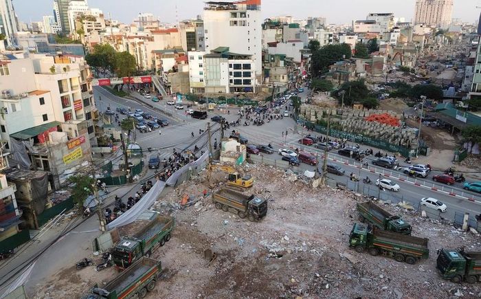 Mặt bằng ngã tư Đê La Thành - Láng đã hoàn thành trước ngày 15/12/2025. Ảnh: Quốc Khánh