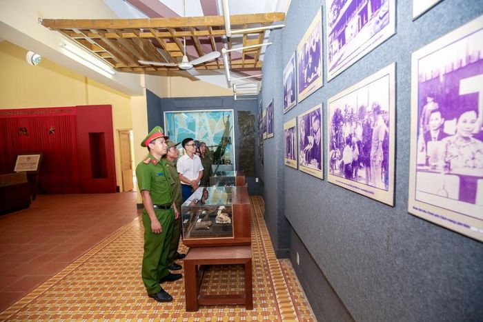 Các hiện vật trưng bày tại Căn cứ Chính phủ Cách mạng lâm thời Cộng hòa miền Nam Việt Nam, nơi lưu giữ những dấu tích lịch sử của một thời kỳ đấu tranh cách mạng. Ảnh: Giang Phương - TTXVN