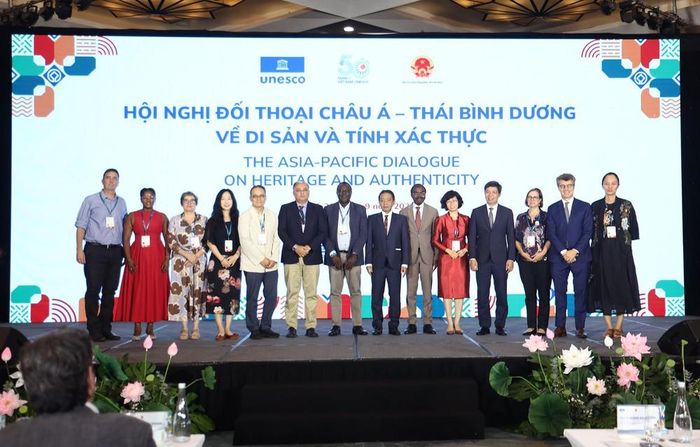 Các đại biểu chụp ảnh lưu niệm sau phiên bế mạc Hội nghị. Ảnh: BTC
