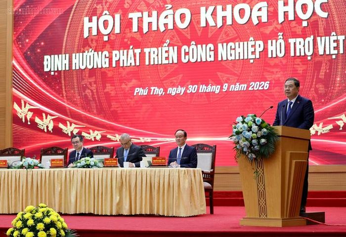 Phó Thủ tướng Thường trực yêu cầu nhìn thẳng vào thực tế công nghiệp hỗ trợ vẫn "rộng mà chưa sâu, nhiều mà chưa mạnh - Ảnh: chinhphu.vn/Phương Nguyên