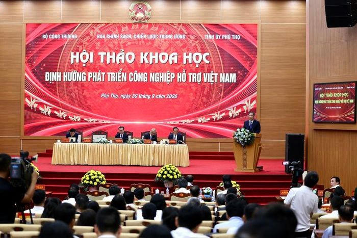 Phó Thủ tướng Thường trực đề nghị các cơ quan, bộ, ngành đổi mới mạnh mẽ cách tiếp cận phát triển công nghiệp hỗ trợ với 5 chuyển đổi căn bản - Ảnh: chinhphu.vn/Phương Nguyên