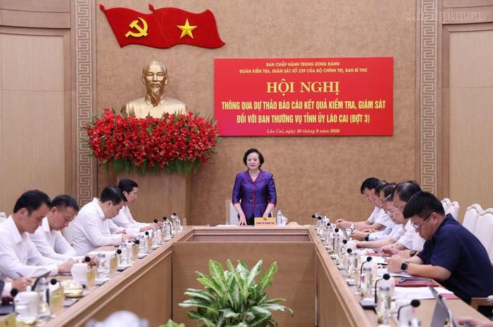 Hội nghị thông qua dự thảo Báo cáo kết quả kiểm tra, giám sát năm 2026 (đợt 3) đối với Ban Thường vụ Tỉnh ủy Lào Cai - Ảnh: chinhphu.vn/Thu Giang
