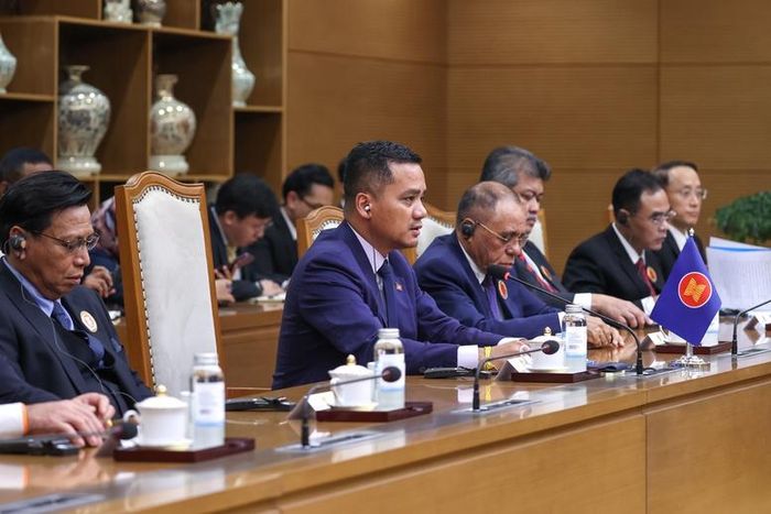 Phó Thủ tướng, Bộ trưởng Bộ Nội vụ Campuchia nhấn mạnh và đánh giá cao sáng kiến của Bộ Công an Việt Nam trong chủ trì tổ chức Hội nghị với chủ đề "Tăng cường hợp tác khu vực phòng, chống mua bán người trong kỷ nguyên số" - Ảnh: chinhphu.vn/Nhật Bắc