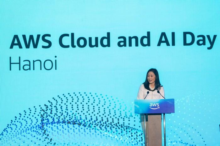 Bà Jennifer Wicks, Đại sứ Hoa Kỳ tại Việt Nam phát biểu.