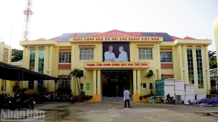 Năm 2026, đảo Thổ Chu được bổ sung vào quy hoạch xây dựng hệ thống cảng hàng không toàn quốc với sân bay được quy hoạch phục vụ cho sự phát triển của đảo.