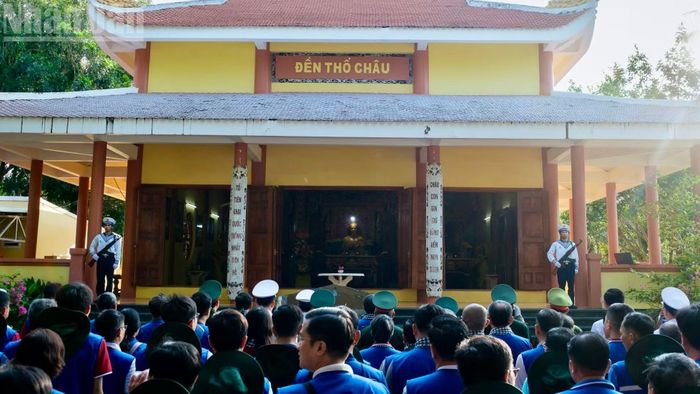 Trên đảo có nơi tưởng niệm cán bộ, chiến sĩ hải quân hy sinh khi giải phóng đảo và hơn 500 đồng bào bị quân Khmer Đỏ sát hại.