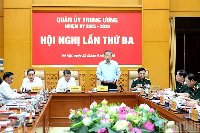 Tổng Bí thư, Chủ tịch nước Tô Lâm, Bí thư Quân ủy Trung ương phát biểu chỉ đạo hội nghị.