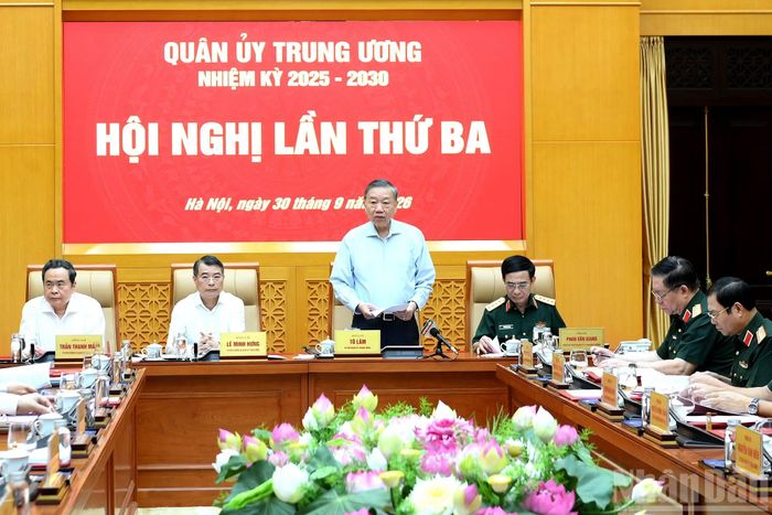 Tổng Bí thư, Chủ tịch nước Tô Lâm, Bí thư Quân ủy Trung ương phát biểu chỉ đạo hội nghị.
