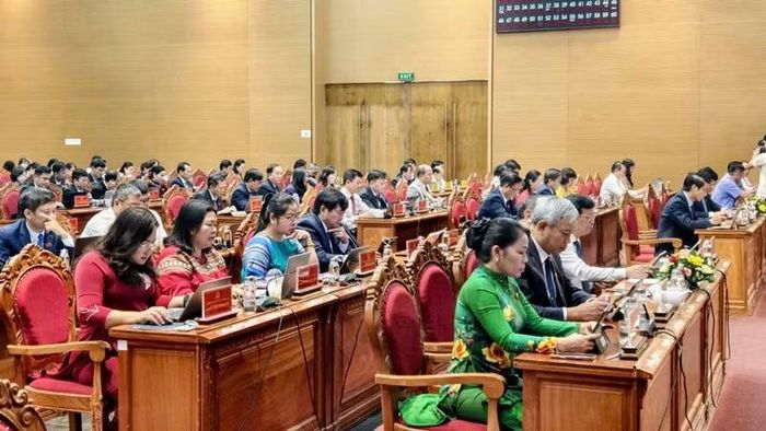 Các đại biểu tham dự kỳ họp. (Ảnh: LƯƠNG TÙNG)