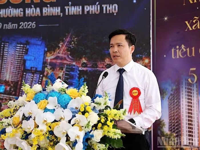 Bí thư Đảng ủy phường Hòa Bình Nguyễn Đức Dũng phát biểu tại lễ khởi công.