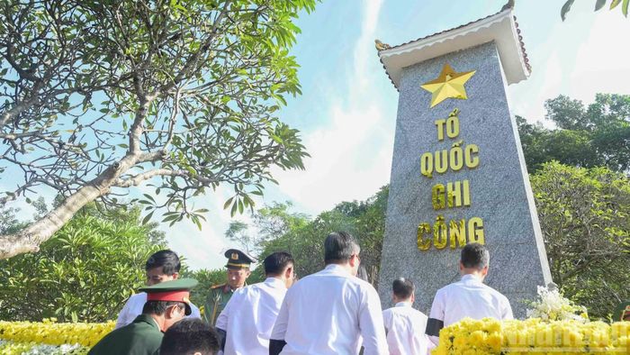 Tên tuổi, chiến công và sự hy sinh của các anh mãi mãi được Tổ quốc và nhân dân khắc ghi; trở thành sức mạnh tinh thần để các thế hệ hôm nay và mai sau tiếp tục xây dựng và bảo vệ vững chắc Tổ quốc.