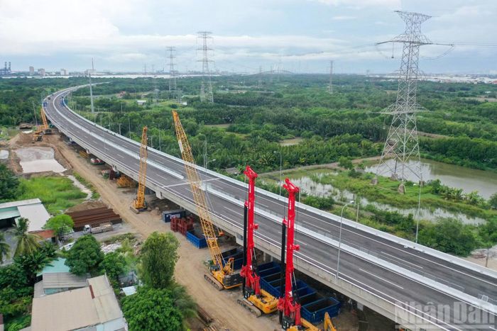 Khởi công từ tháng 7/2026, nút giao Rừng Sác tại khu vực chân cầu Phước Khánh, Xã Cần Giờ, Thành phố Hồ Chí Minh dự kiến hoàn thành vào tháng 7/2027, mở thêm hướng kết nối cao tốc Bến Lức-Long Thành với khu vực Cần Giờ.
