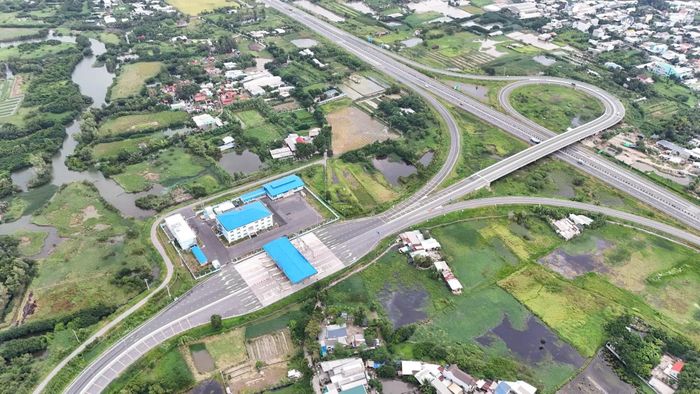Trạm trung chuyển linh hoạt để điều tiết dòng phương tiện từ các tỉnh miền tây đổ về và ngược lại.
