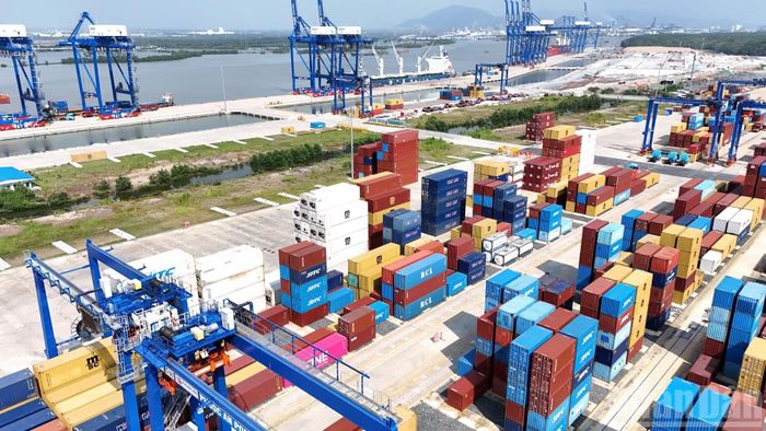 Một góc cảng Phước An - trung tâm logistics mới của thành phố Đồng Nai. (Ảnh: THIÊN VƯƠNG)