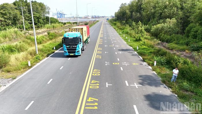 Đường vào khu vực cảng Phước An. (Ảnh: THIÊN VƯƠNG)