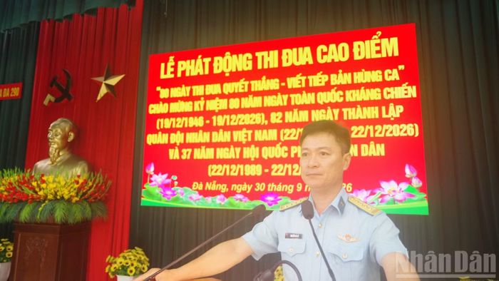 Đại tá Nguyễn Hải Hà, Bí Thư Đảng ủy, Chính ủy Trung đoàn Ra-đa 290 phát động thi đua.