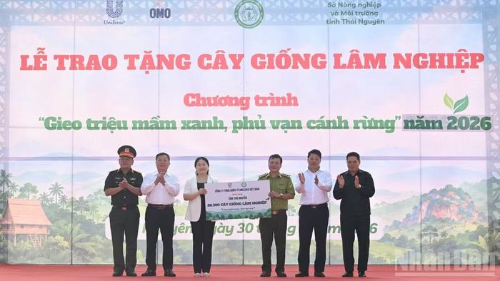 Công ty Trách nhiệm hữu hạn quốc tế Unilever Việt Nam trao tặng tỉnh Thái Nguyên 86.300 cây giống lâm nghiệp sáng 30/9.