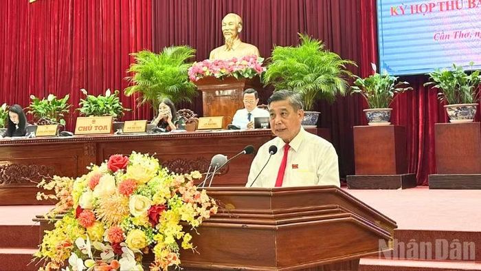Đồng chí Đồng Văn Thanh, Ủy viên Trung ương Đảng, Phó Bí thư Thường trực Thành ủy, Chủ tịch Hội đồng nhân dân thành phố Cần Thơ phát biểu khai mạc. (Ảnh: VĂN ÚT)