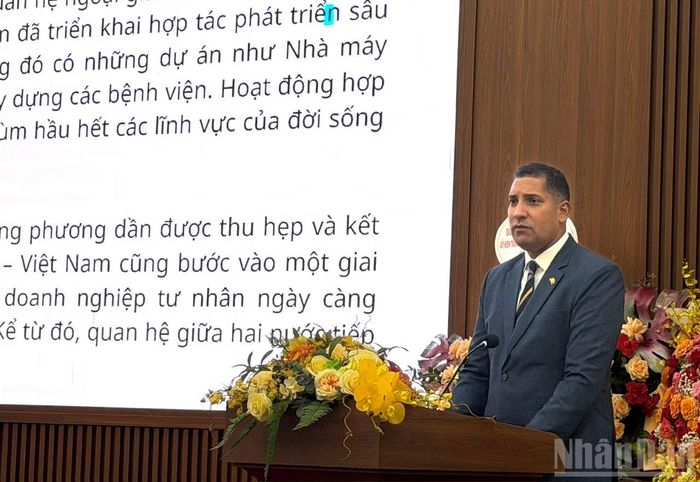 Đại sứ Thụy Điển tại Việt Nam Johan Ndisi phát biểu tại Đại hội. (Ảnh: KHÁNH LAN)