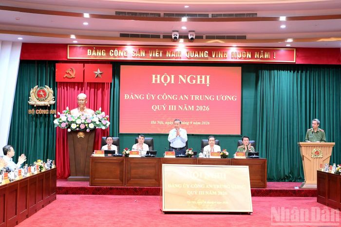 Tổng Bí thư, Chủ tịch nước Tô Lâm và các đồng chí Ủy viên Bộ Chính trị, Ủy viên Thường vụ Đảng ủy Công an Trung ương chủ trì hội nghị.