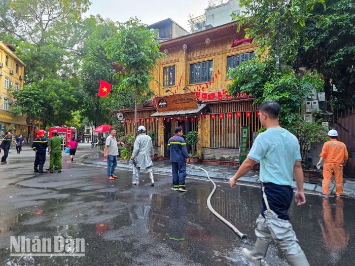 Đám cháy được khống chế hoàn toàn. Nguyên nhân đang được tiếp tục điều tra. (Ảnh: MINH DUY)