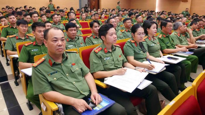 Các đại biểu dự tọa đàm. (Ảnh: KIÊN PHẠM)