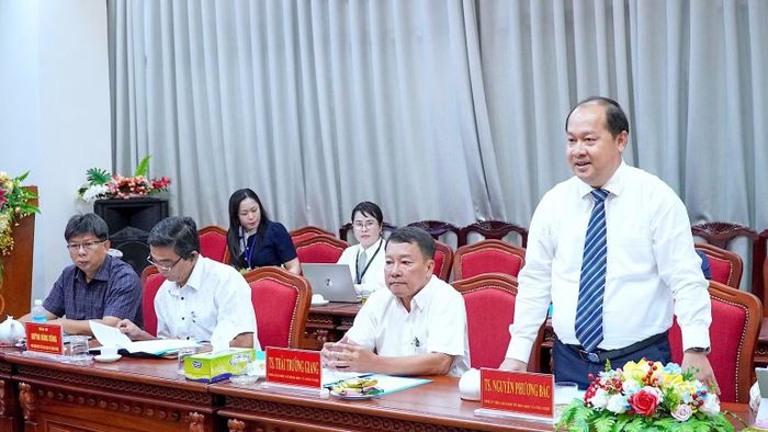 Tiến sĩ Nguyễn Phương Bắc, Giám đốc Sở Khoa học và Công nghệ tỉnh Cà Mau (bìa phải) phát biểu định hướng và mong muốn hợp tác đi vào thực chất. (Ảnh: HOÀN THÀNH)
