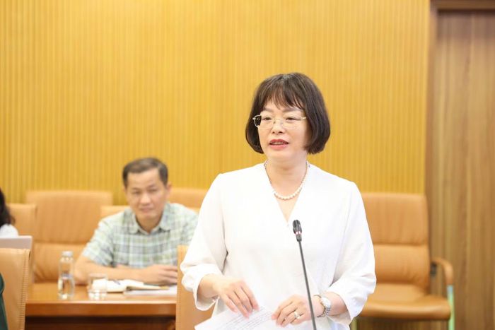 Bà Nguyễn Thị Mai Phương, Phó Chủ nhiệm Ủy ban Pháp luật và Tư pháp của Quốc hội góp ý tại hội nghị. (Ảnh: Cục Quản lý đê điều và Phòng, chống thiên tai)