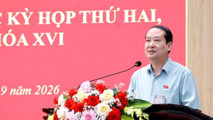 Đồng chí Mai Văn Tuất, Phó Bí thư Tỉnh ủy, Trưởng Đoàn đại biểu Quốc hội tỉnh Ninh Bình phát biểu tại hội nghị.