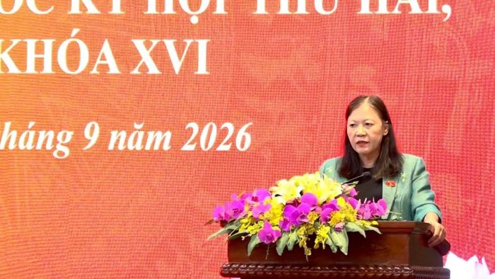 Đồng chí Lê Thị Nga, Ủy viên Trung ương Đảng, Chủ nhiệm Ủy ban Dân nguyện và Giám sát của Quốc hội phát biểu tại hội nghị.