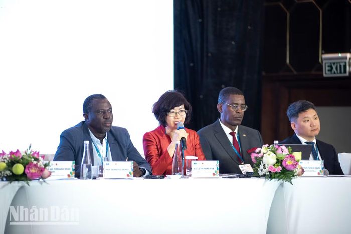 Đại sứ Lê Thị Hồng Vân, Tổng Thư ký Ủy ban quốc gia UNESCO Việt Nam nhấn mạnh tầm quan trọng của hợp tác quốc tế trong bảo tồn di sản. (Ảnh: MINH DUY)