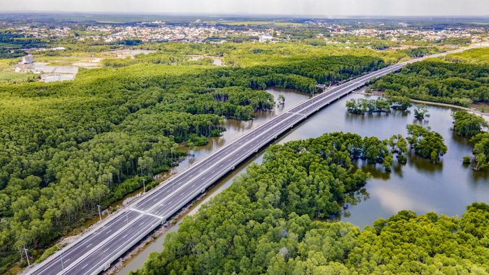 Toàn tuyến cao tốc Bến Lức - Long Thành dự kiến đưa vào khai thác từ 0 giờ ngày 1-10. Ảnh: VEC