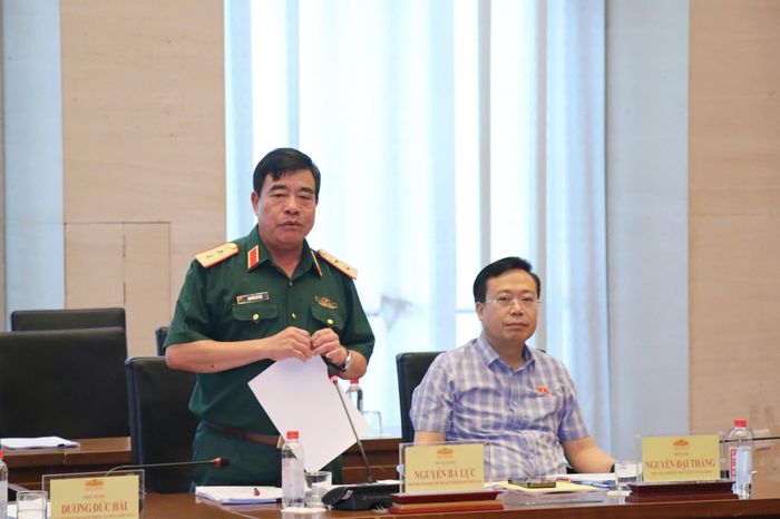  Trung tướng Nguyễn Bá Lực, Phó tổng Tham mưu trưởng phát biểu tại phiên họp.