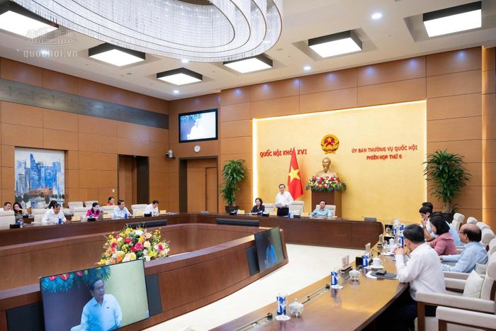  Quang cảnh phiên họp.