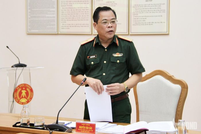  Thiếu tướng, PGS, TS Nguyễn Văn Sáu, Phó viện trưởng Viện Chiến lược và Lịch sử quốc phòng Việt Nam, Ủy viên phản biện 1 phát biểu tại hội nghị.