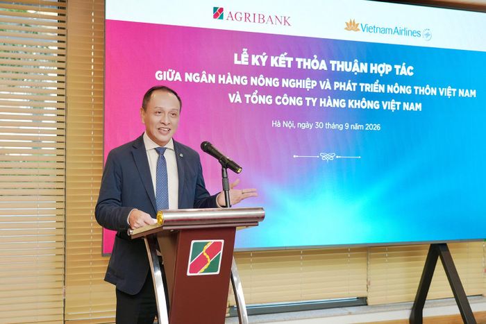 Ông Lê Hồng Hà, Tổng giám đốc Vietnam Airlines phát biểu tại Lễ ký kết, nhấn mạnh tầm quan trọng của việc hợp tác chiến lược cùng Agribank trong giai đoạn mới. 