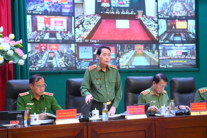 Thứ trưởng Lê Quốc Hùng điều hành tham luận.