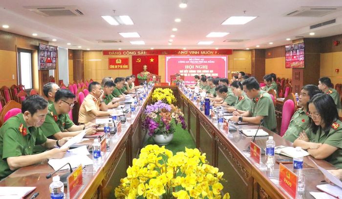 Thiếu tướng Nguyễn Hữu Hợp chủ trì tại điểm cầu Công an TP.
