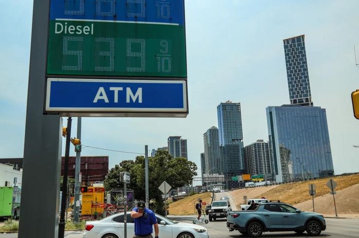 Một trạm xăng Chevron ở Austin (Texax) ngày 26-8, cho thấy giá dầu diesel vẫn đang tăng mạnh. Ảnh: The Texas Tribune